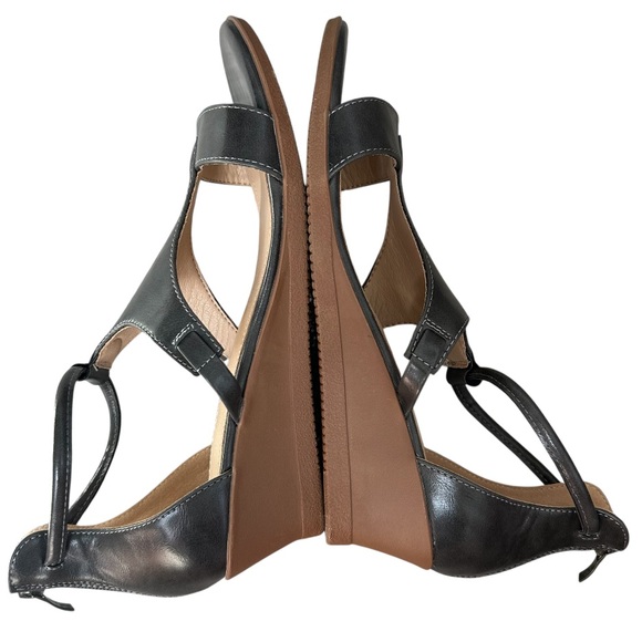 TINSTREE Women's Wedge Comfort Sandal Ankle T-Strap Back Zip Gunmetal Leather  9 - Picture 3 of 14